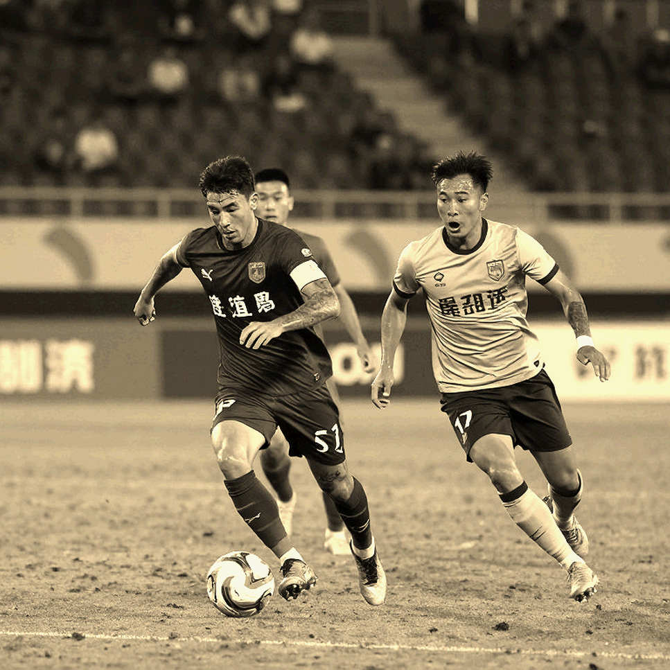 V.League 1: Nhịp ép tầm cao và khoảng trống bên hành lang cánh